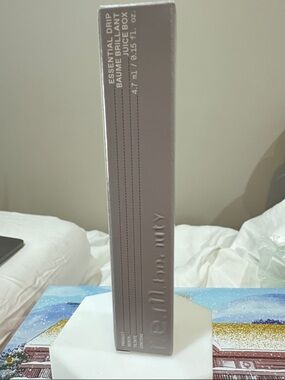 5/$60: r.e.m. beauty Essential Drip Glossy Balm Juice Box 4.7mL BNIB